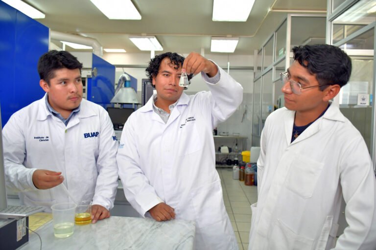 Estudiantes de la BUAP proponen reactor híbrido para producir biogás y biodiésel